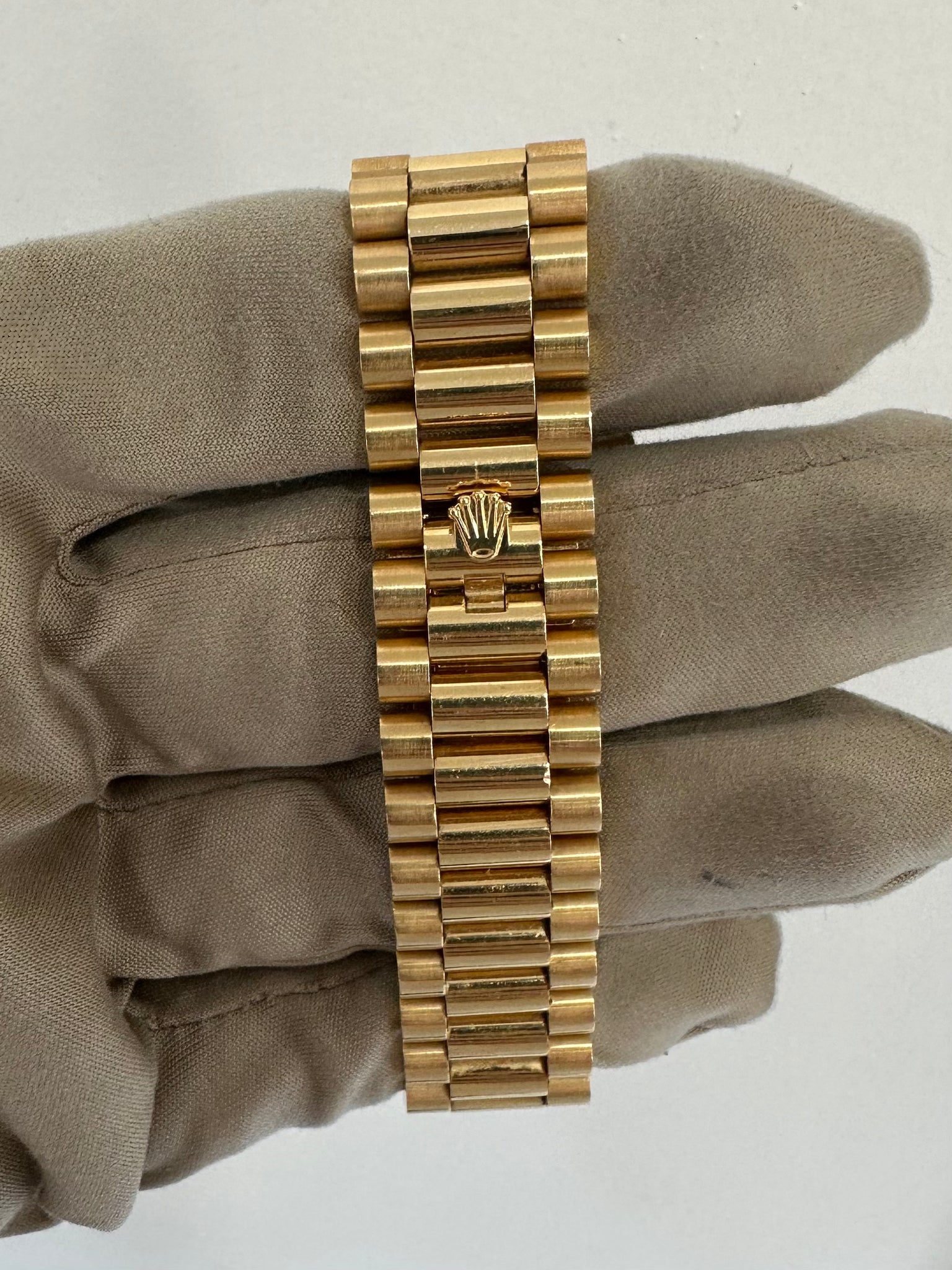 Rolex Day-Date 40 Yellow Gold with Champagne Baguette Diamond Dial